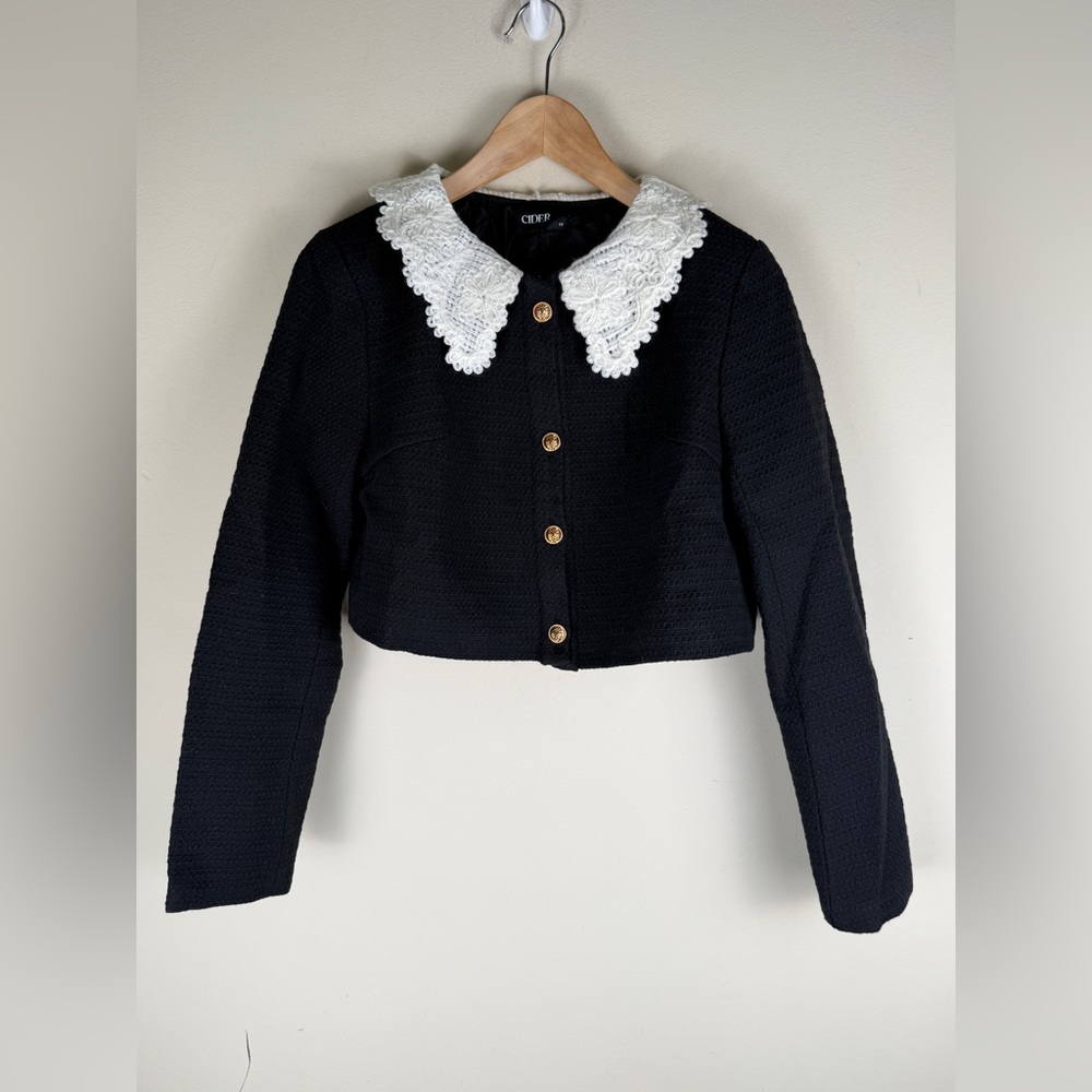 NWT Black Tweed Jacket w/‎ White Crochet Peter Pan Collar Gold Buttons XS Career